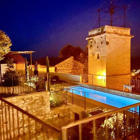 La Tour Carree Bed & Breakfast Chateauneuf-de-Gadagne Exterior photo